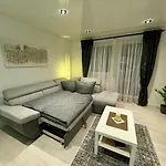 Zentrumsnahe 2-zimmer Mit Balkon, Garage, Nahe Oepnv Fuer 4 Personen Apartmán Fürth