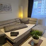 Zentrumsnahe 2-zimmer Mit Balkon, Garage, Nahe Oepnv Fuer 4 Personen Apartmán