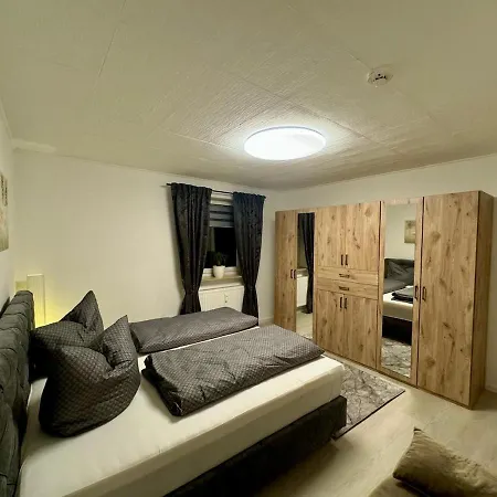 Zentrumsnahe 2-zimmer Mit Balkon, Garage, Nahe Oepnv Fuer 4 Personen *