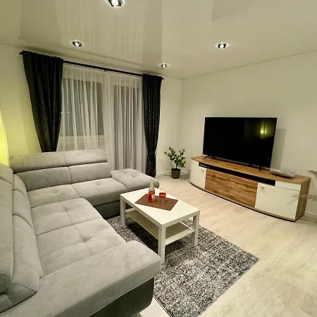 Zentrumsnahe 2-zimmer Mit Balkon, Garage, Nahe Oepnv Fuer 4 Personen Apartmán