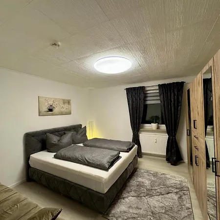 Zentrumsnahe 2-zimmer Mit Balkon, Garage, Nahe Oepnv Fuer 4 Personen Apartmán