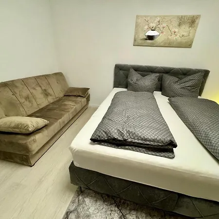 Apartmán Zentrumsnahe 2-zimmer Mit Balkon, Garage, Nahe Oepnv Fuer 4 Personen *