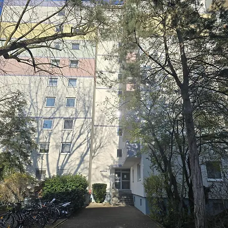 Zentrumsnahe 2-zimmer Mit Balkon, Garage, Nahe Oepnv Fuer 4 Personen Apartmán Fürth